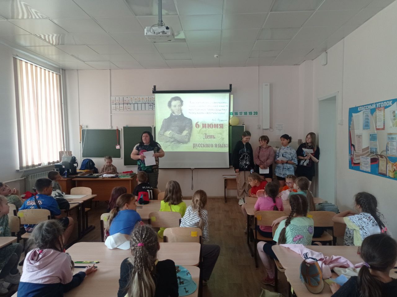 Изображения школьная формы для учащихся 1-4 классов.