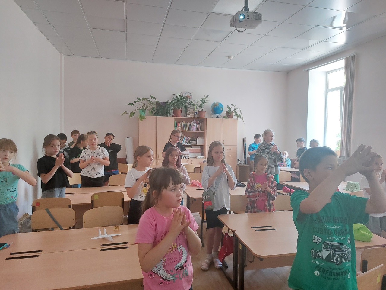 Изображения школьная формы для учащихся 1-4 классов.